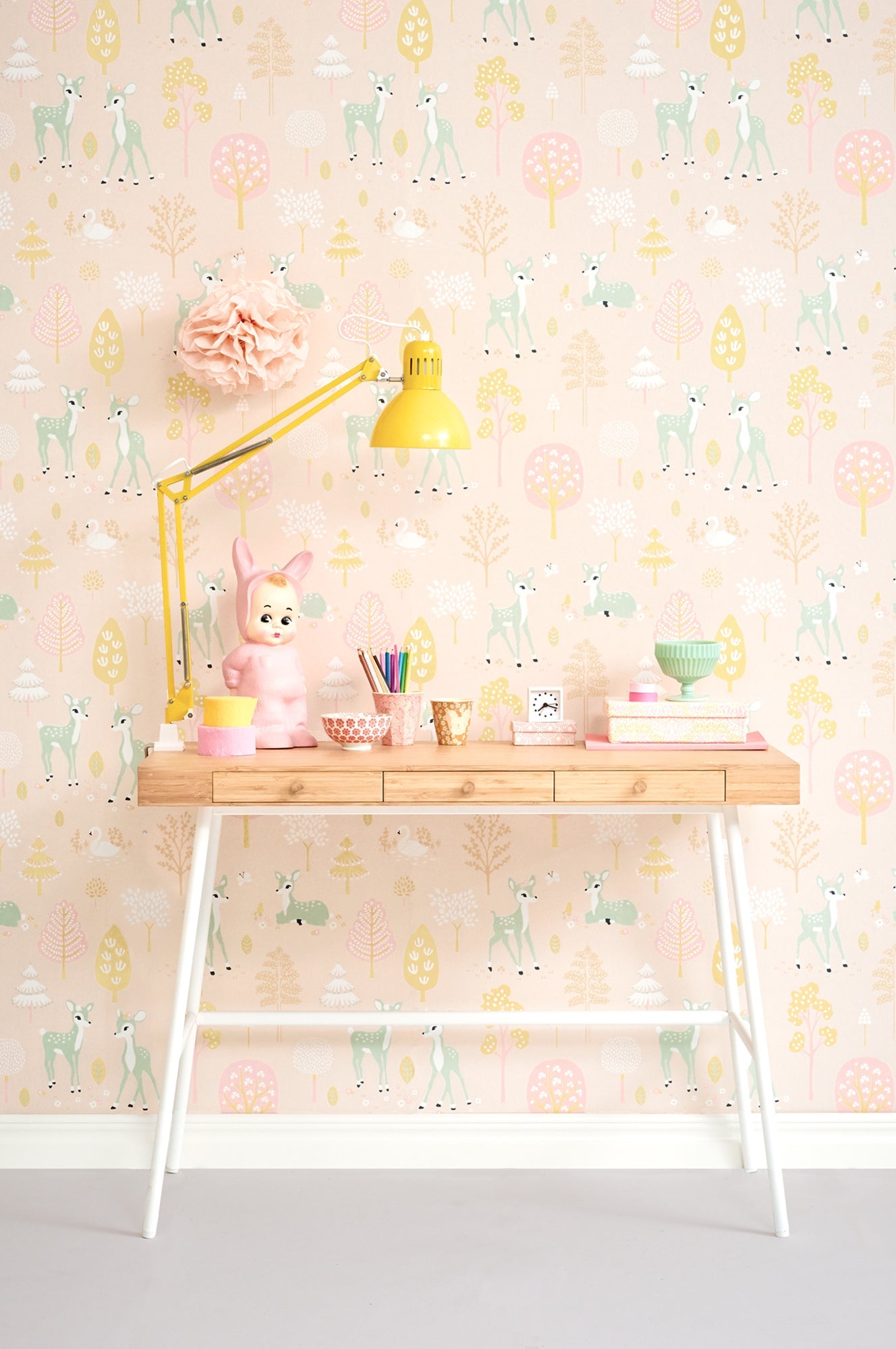 Golden Woods Sweet Pink Wallpaper - Majvillan