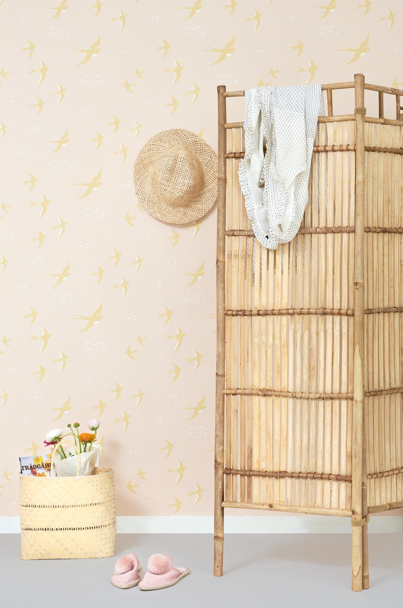 Follow The Wind Sunny Pink Wallpaper - Majvillan