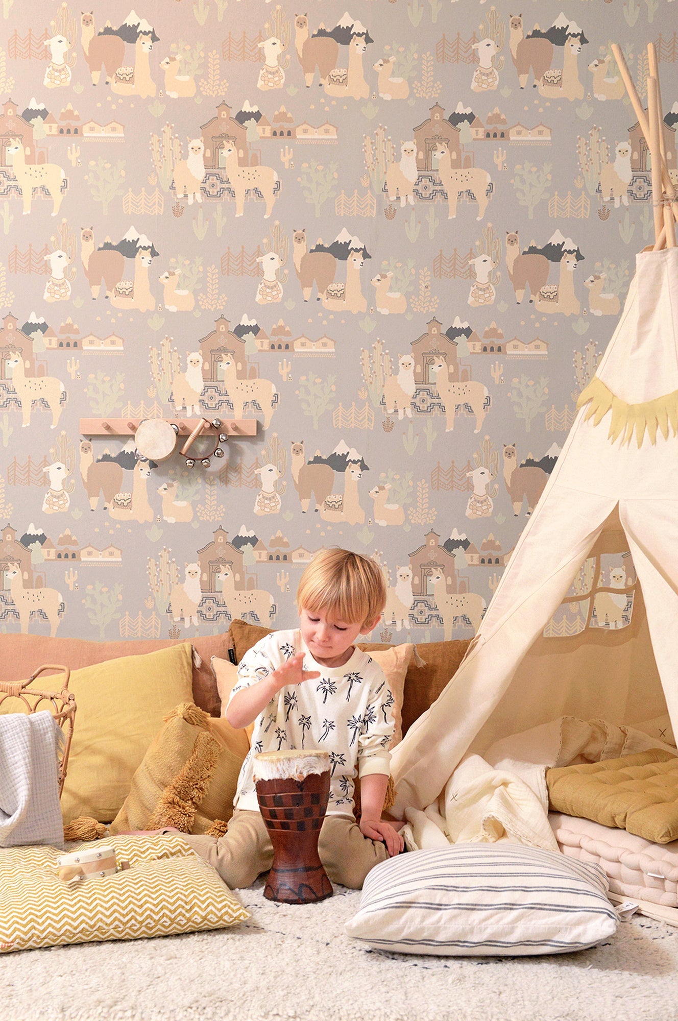 Lama Village Soft Grey Wallpaper - Majvillan