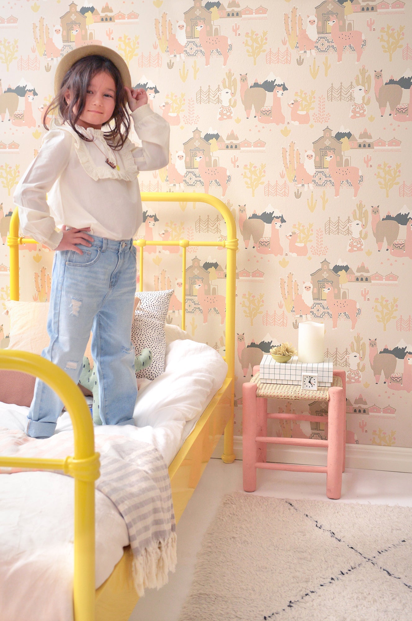 Lama Village Light Sunny Pink Wallpaper - Majvillan